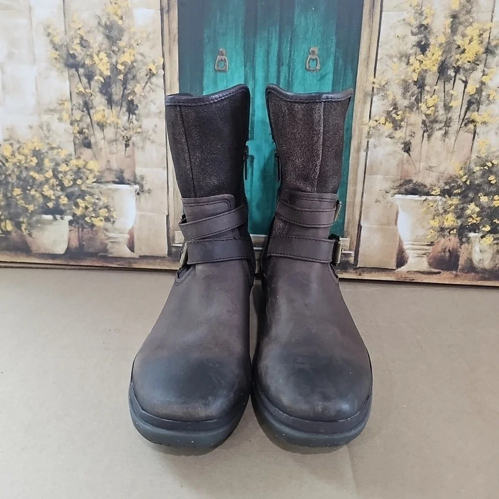 UGG Simmens‎ Winter Boots Women's Size 10 Brown Leather Waterproof Buckle Strap